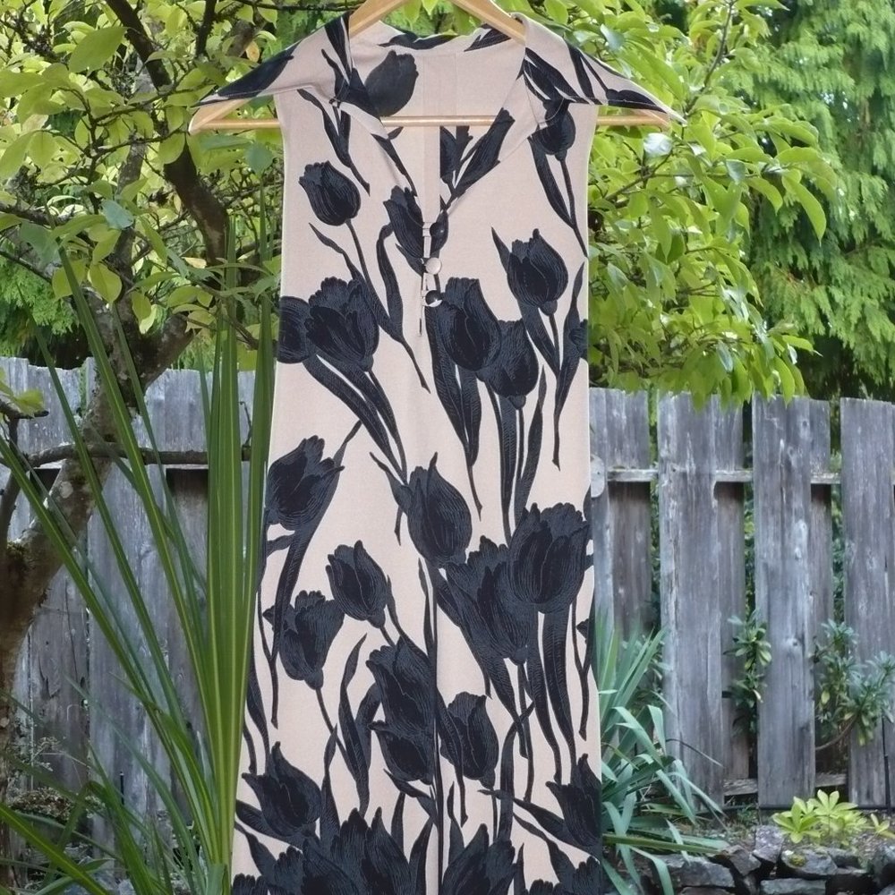 Vintage 70s Tulip Print Dress | Dagger Collar | Mod Statement Piece